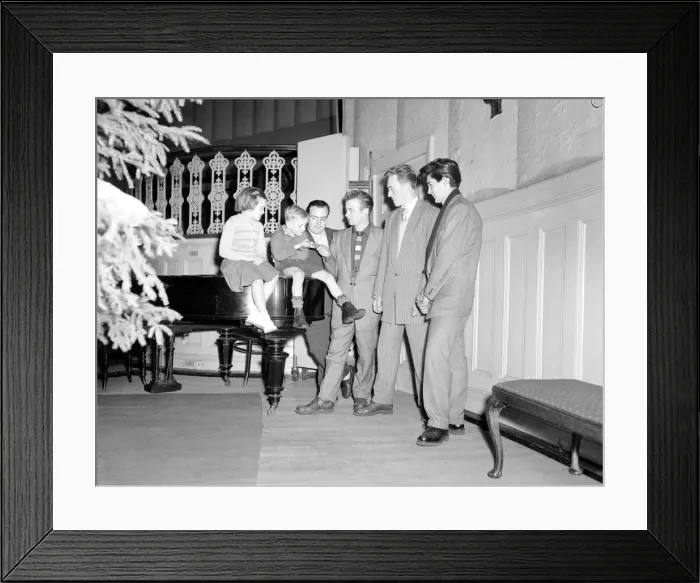 Framed Print : A Teddy Boys hands out presents at the Christians Rendezous held at the Picton Hall