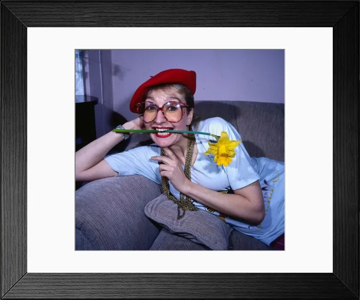 Framed Print : Actress Sue Pollard April 1986 in Adelphi Theatre dressing room wearing red beret Framed Print : Actress Sue Pollard April 1986 in Adelphi Theatre dressing room wearing red beret