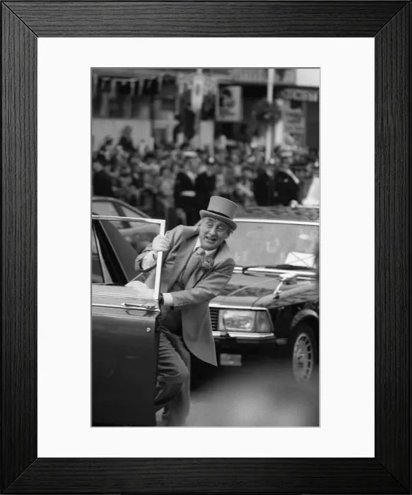 Framed Print : Spike Milligan comedian and author who died today (27 / 2 / 02 Framed Print : Spike Milligan comedian and author who died today (27 / 2 / 02