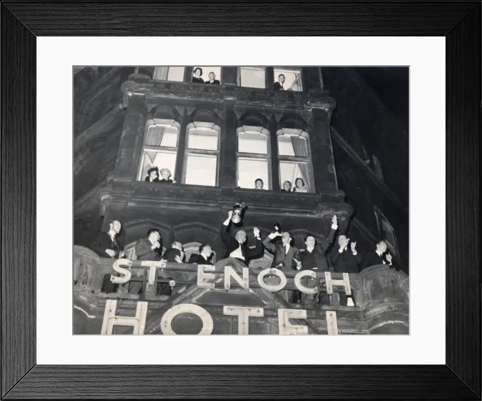 Framed Print : Rangers players celebrate after winning FA Cup (1-0 against Celtic) Framed Print : Rangers players celebrate after winning FA Cup (1-0 against Celtic)