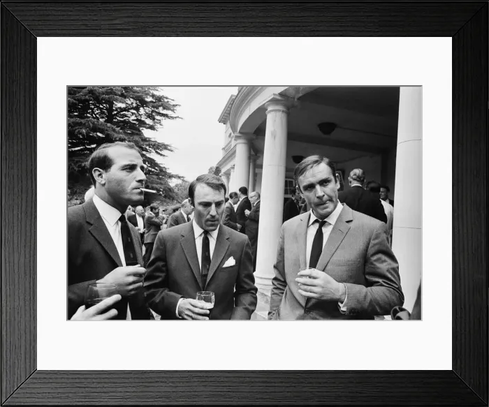Framed Print : The 1966 England World Cup team visit Pinewood Studios and spend time on the set of Framed Print : The 1966 England World Cup team visit Pinewood Studios and spend time on the set of