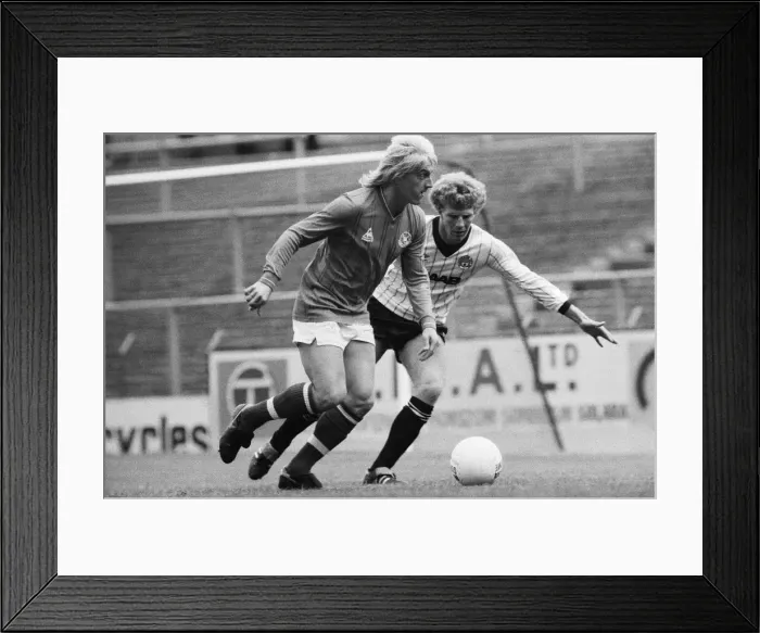 Framed Print : English League DivisionTwo match at Fratton Park. Portsmouth 1 v Manchester City 2 Framed Print : English League DivisionTwo match at Fratton Park. Portsmouth 1 v Manchester City 2
