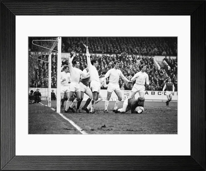 Framed Print : FA Cup Third Round match at Hillsborough Sheffield Wednesday 1-1 Leeds United Framed Print : FA Cup Third Round match at Hillsborough Sheffield Wednesday 1-1 Leeds United