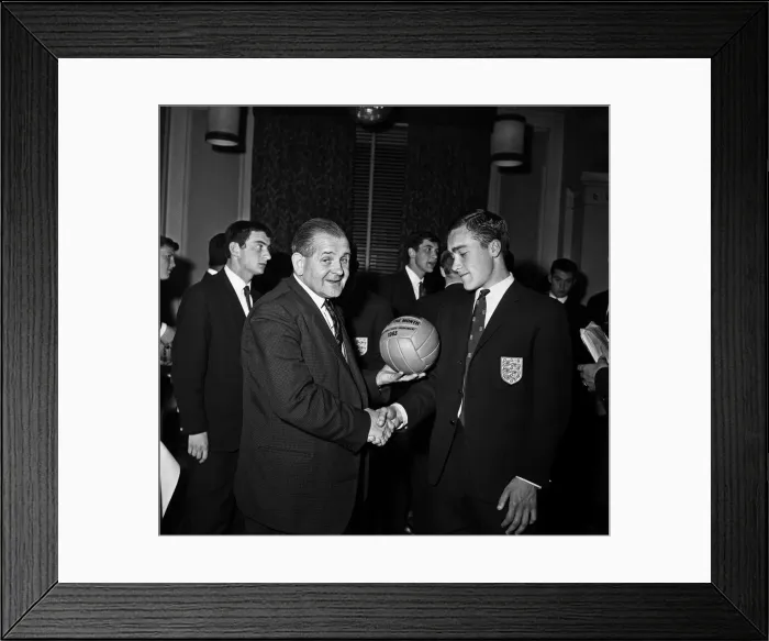 Framed Print : England Youth Team, Winners of the Junior World Cup, 24th April 1963 Framed Print : England Youth Team, Winners of the Junior World Cup, 24th April 1963