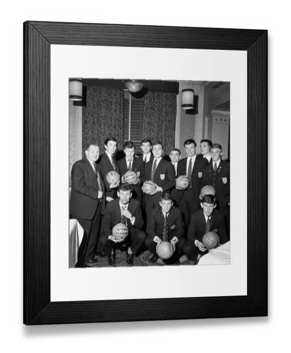 Framed Print : England Youth Team, Winners of the Junior World Cup, 24th April 1963 Framed Print : England Youth Team, Winners of the Junior World Cup, 24th April 1963