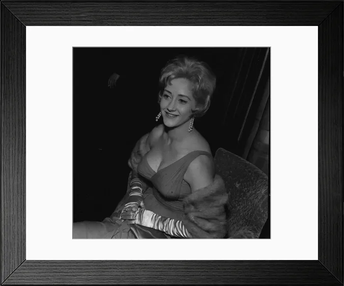 Framed Print : 13 / 4 / 62 Q3320 Box 57 Dempster British actress Liz Fraser Framed Print : 13 / 4 / 62 Q3320 Box 57 Dempster British actress Liz Fraser