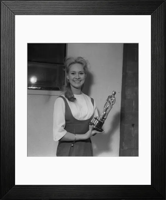 Framed Print : Fransesca Annis Actress pictured at Elstree studio Q1703 Box 30 British