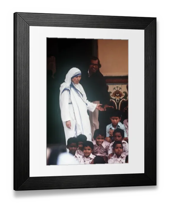 Framed Print : Mother Theresa December 1980 seen here in Calcutta India Framed Print : Mother Theresa December 1980 seen here in Calcutta India