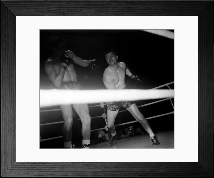 Framed Print : Jack Gardner (right) lands a right on Bruce Woodcockto become the new British Framed Print : Jack Gardner (right) lands a right on Bruce Woodcockto become the new British
