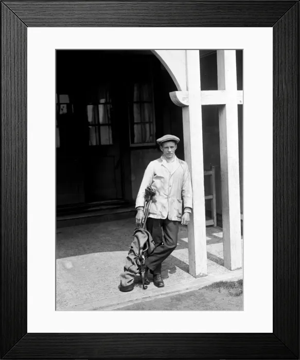 Framed Print : Jimmy Wilde up early for a round of golf before training Framed Print : Jimmy Wilde up early for a round of golf before training