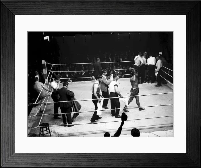 Framed Print : Boxing Wells V Beckett May 1920 Beckett acknowledging cheers from the crowds after