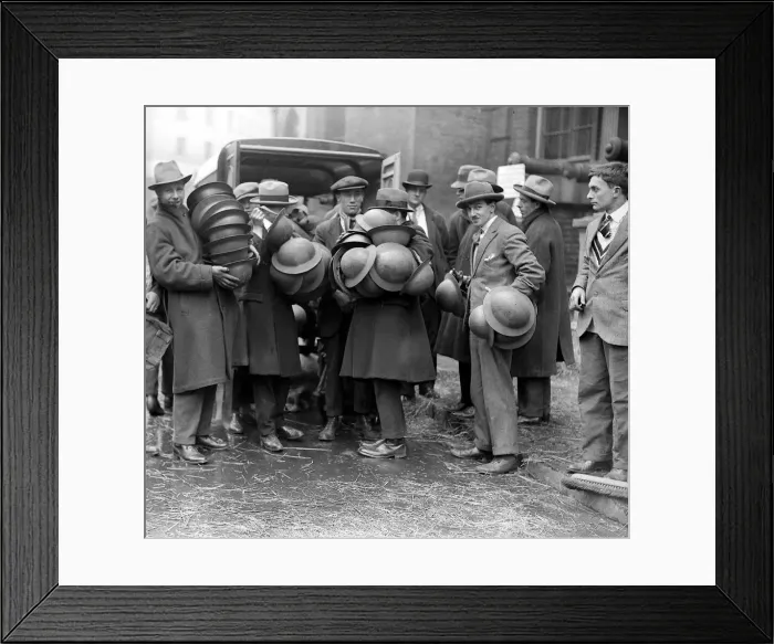 Framed Print : General Strike Scene May 1926 Special Constable receives their helmets Framed Print : General Strike Scene May 1926 Special Constable receives their helmets
