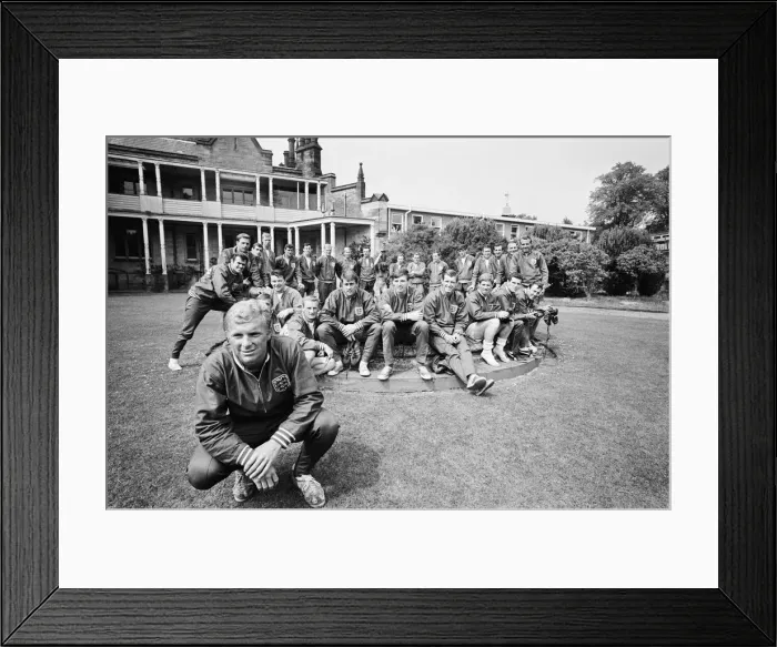Framed Print : England Football Captain Bobby Moore and the 1966 World Cup football squad at Lilleshall