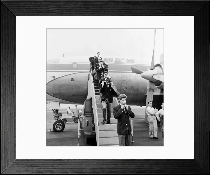 Framed Print : 1966 World Cup Tournament in England. Members of the Italy football team descend Framed Print : 1966 World Cup Tournament in England. Members of the Italy football team descend
