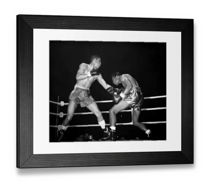 Framed Print : Sugar Ray Robinson v Randy Turpin, Boxing, World Middleweight Title Fight at Earls Court Framed Print : Sugar Ray Robinson v Randy Turpin, Boxing, World Middleweight Title Fight at Earls Court