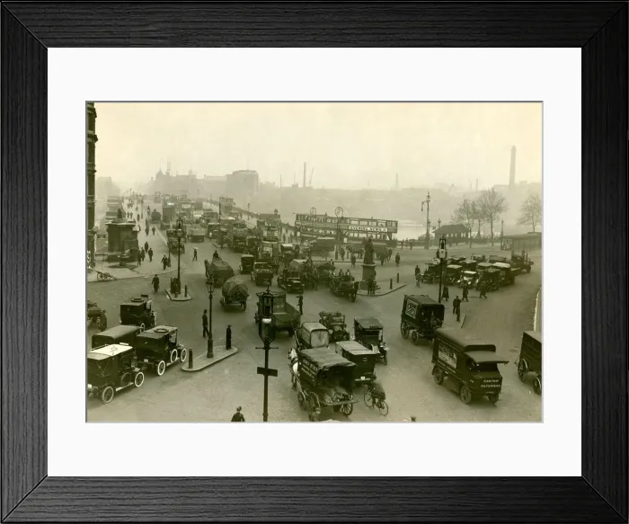 Framed Print : Congestion on Blackfriars Bridge following the closure of Waterloo Bridge for repairs Framed Print : Congestion on Blackfriars Bridge following the closure of Waterloo Bridge for repairs
