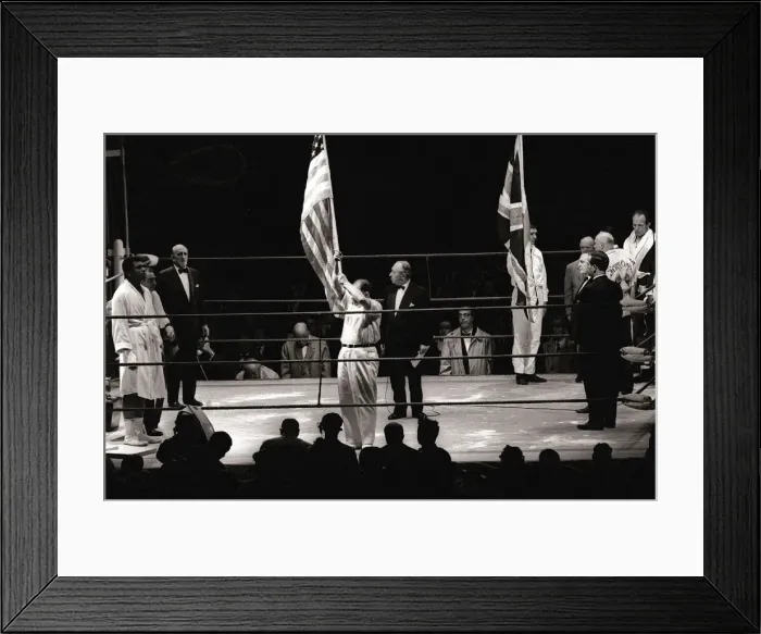 Framed Print : World heavyweight title fight between American champion Cassius Clay