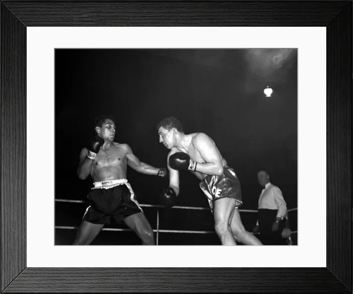 Framed Print : Joe Erskin of Wales throws a right at American Willie Pastrano when they met on the 24th Framed Print : Joe Erskin of Wales throws a right at American Willie Pastrano when they met on the 24th