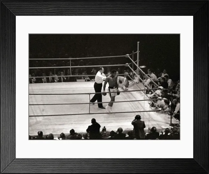 Framed Print : Cassius Clay August 1966 Title fight against Brian London Boxing, 1960s