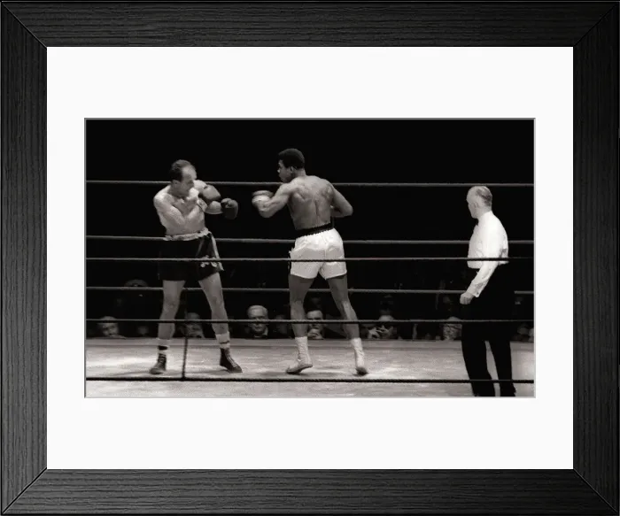 Framed Print : World heavyweight title fight between American champion Muhammad Ali