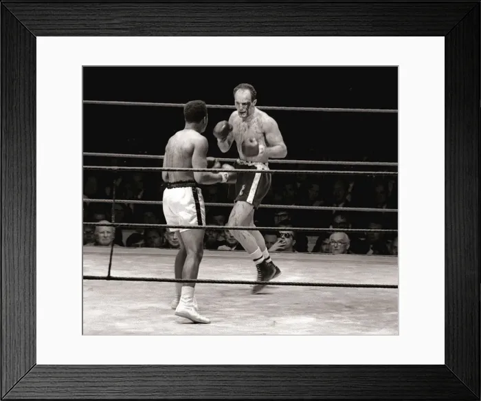 Framed Print : World heavyweight title fight between American champion Cassius Clay Framed Print : World heavyweight title fight between American champion Cassius Clay