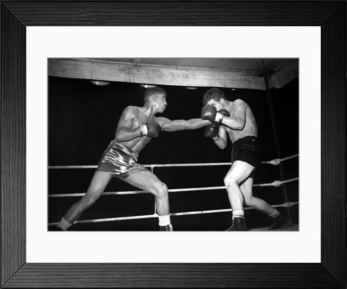 Framed Print : Randoph Turpin v C. Delannoit (right) Framed Print : Randoph Turpin v C. Delannoit (right)