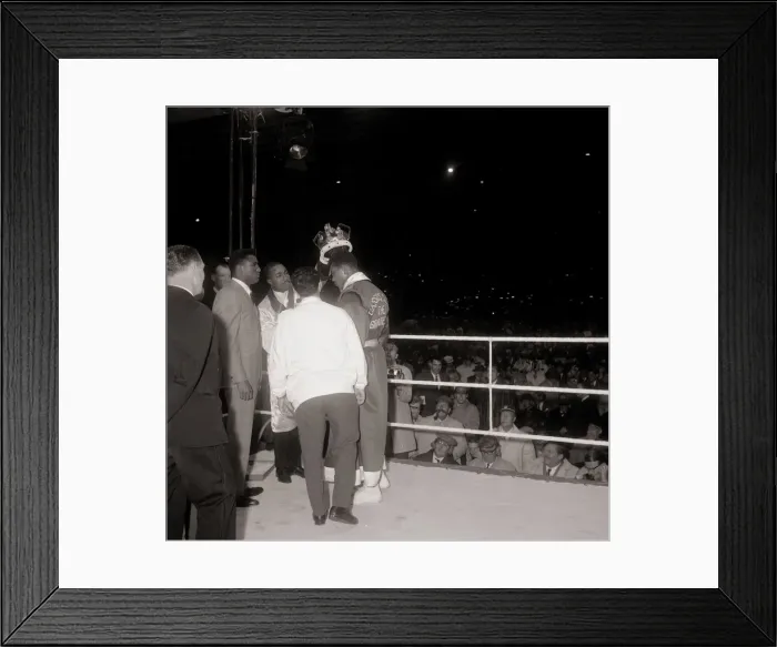 Framed Print : Non-title heavyweight fight between American Cassius Clay Framed Print : Non-title heavyweight fight between American Cassius Clay