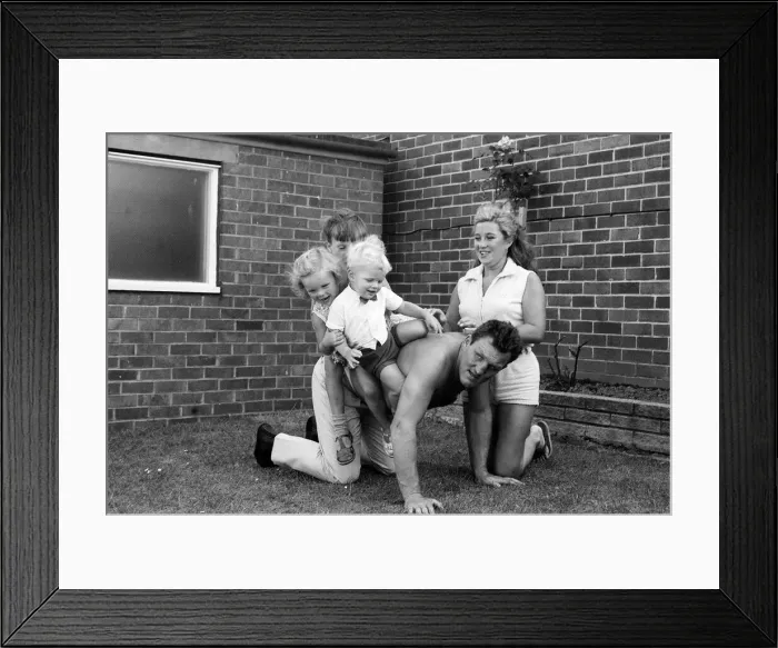 Framed Print : Brian London July 1966 Boxer British Heavyweight aged 32 Pictured taking a break