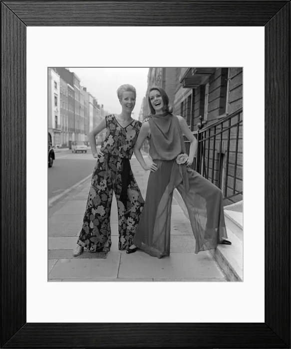 Framed Print : Swinging Sixties Collection Fashion Fashion shoot in London