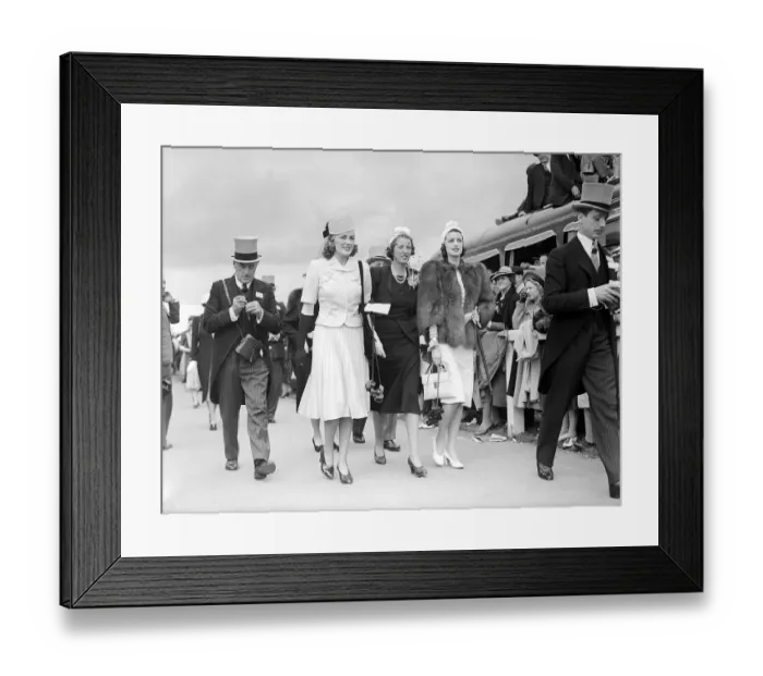 Framed Print : Fashion at Royal Ascot - June 1935 Ladies Day - women show off their style of dress