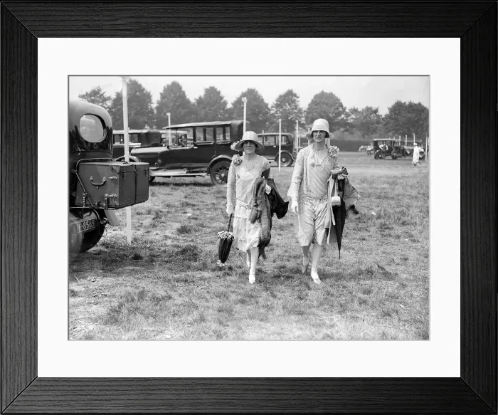Framed Print : Fashion at Royal Ascot - Ladies Day - a woman shows off her style of dress and hat Framed Print : Fashion at Royal Ascot - Ladies Day - a woman shows off her style of dress and hat