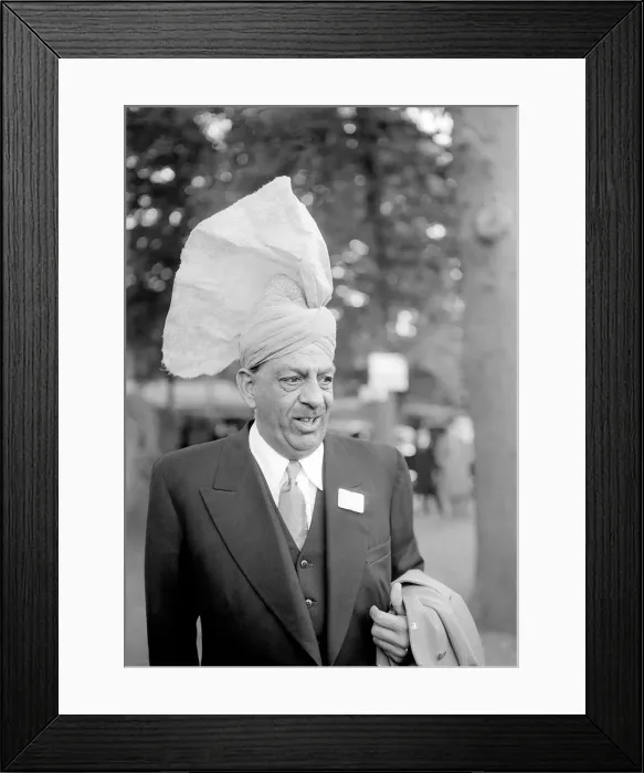 Framed Print : Fashion at Royal Ascot - June 1953 a man wearing a turban style hat Framed Print : Fashion at Royal Ascot - June 1953 a man wearing a turban style hat