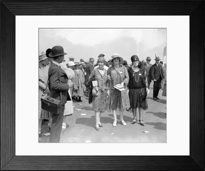 Framed Print : Fashion at Royal Ascot - June 1927 Ladies Day - a woman shows off her style of Framed Print : Fashion at Royal Ascot - June 1927 Ladies Day - a woman shows off her style of