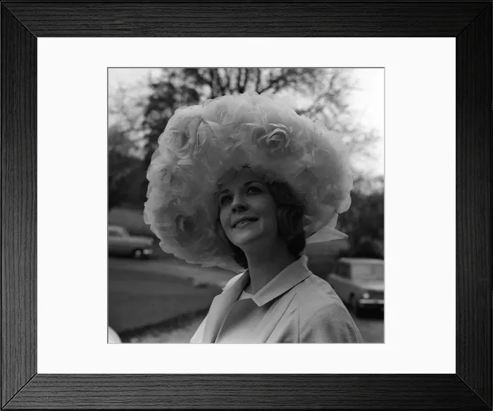 Framed Print : Charity Fashion show on behalf of Cheshire Homes at Sappworth Hall near Harrogate