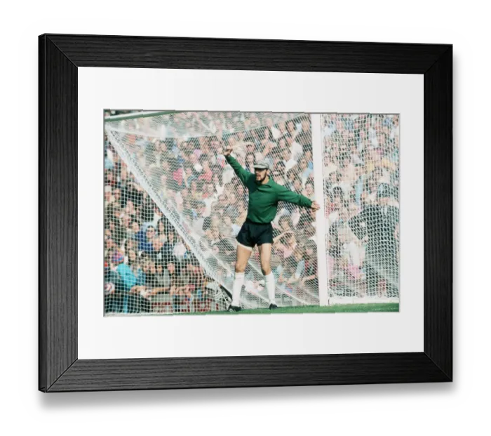 Framed Print : Roy Brown Notts County 1973 football goalkeeper wearing cap Framed Print : Roy Brown Notts County 1973 football goalkeeper wearing cap