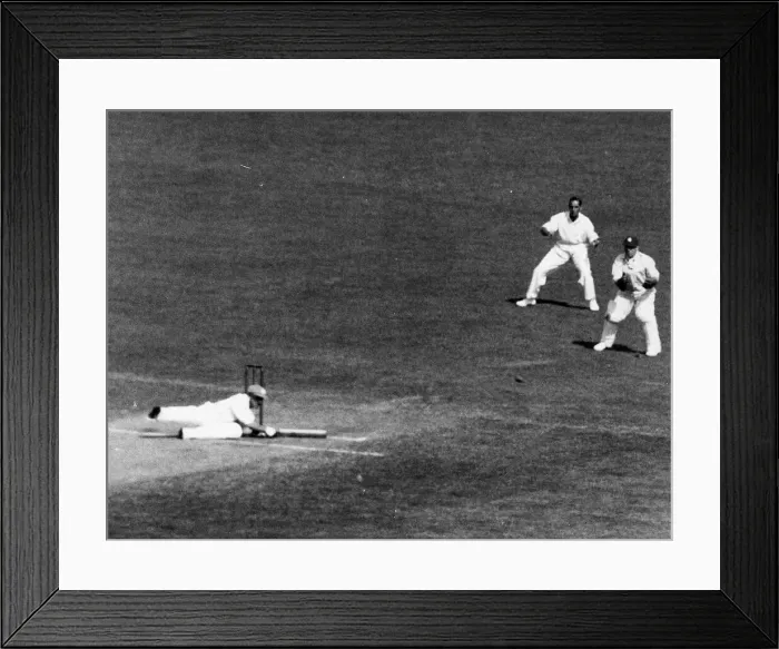 Framed Print : Australian cricketer Don Bradman, circa 1932 Framed Print : Australian cricketer Don Bradman, circa 1932
