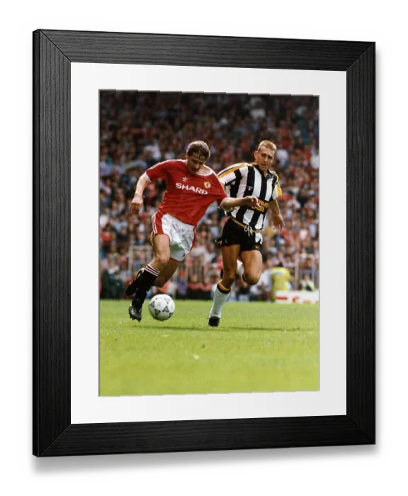 Framed Print : Andrei Kanchelskis, Manchester United FC Footballer, in tackle with Mark Draper of Notts