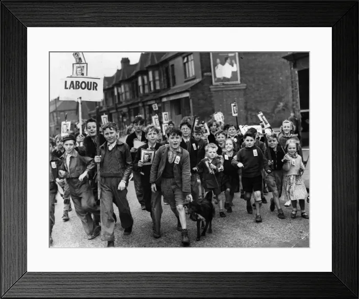 Framed Print : Enthusiatic young supporters of Mr James Callaghan, the Labour (Socialist