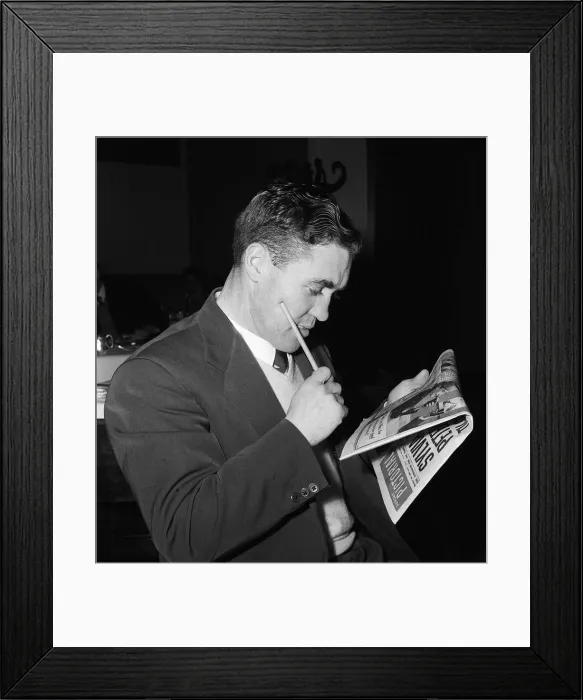 Framed Print : Bobby Collins of Celtic FC 1957 Framed Print : Bobby Collins of Celtic FC 1957