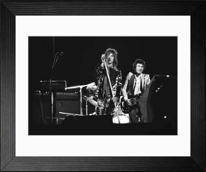 Framed Print : Rod Stewart of The Faces performing at The Bardney Pop Festival in Licolnshire Framed Print : Rod Stewart of The Faces performing at The Bardney Pop Festival in Licolnshire