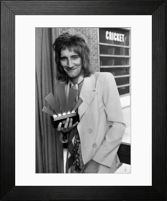 Framed Print : Rod Stewart of The Faces with his Top male singer award at The Oval Pop Festival