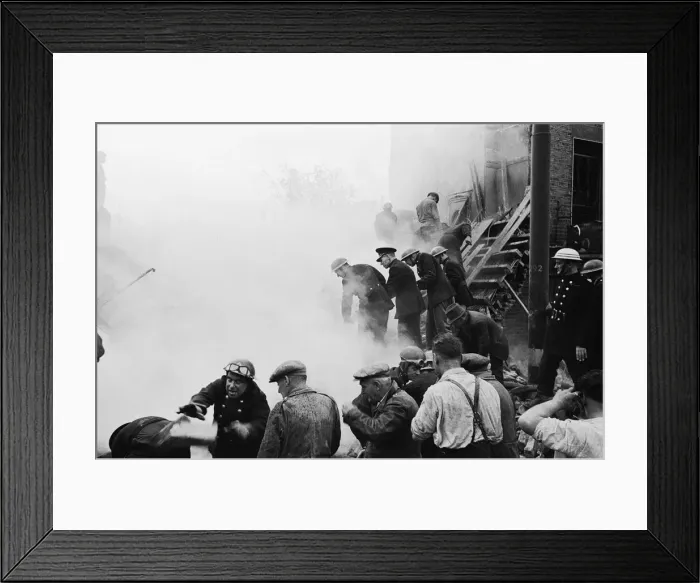 Framed Print : V1 (Robotplane) damage on Rosebery Avenue. Firemen and rescue services at work Framed Print : V1 (Robotplane) damage on Rosebery Avenue. Firemen and rescue services at work