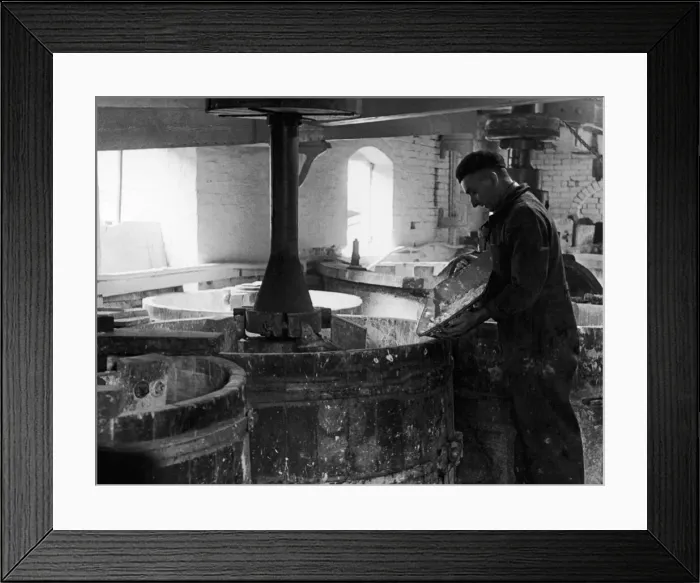Framed Print : A worker at the Minton China Works in Stoke On Trent, pictured in the mill Framed Print : A worker at the Minton China Works in Stoke On Trent, pictured in the mill