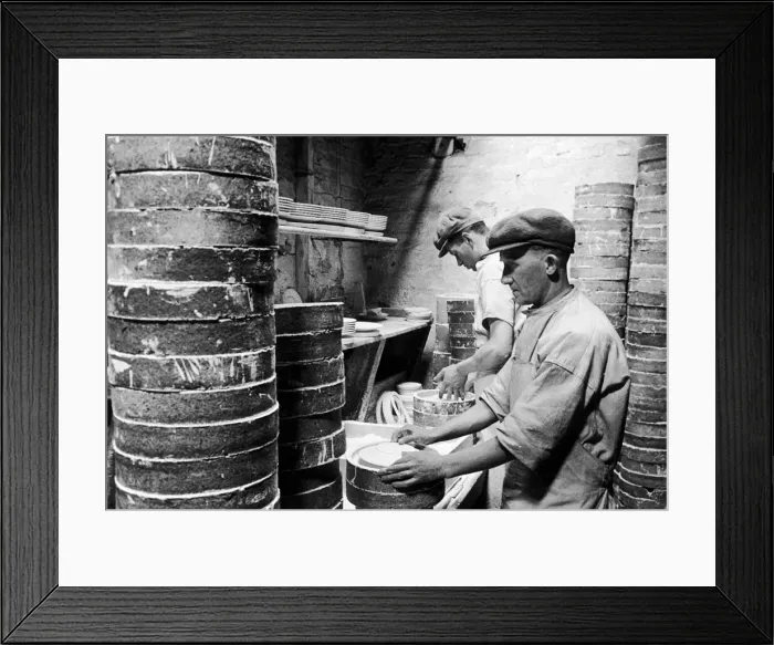Framed Print : Workers at the Minton China Works in Stoke On Trent, set plates in saggars Framed Print : Workers at the Minton China Works in Stoke On Trent, set plates in saggars