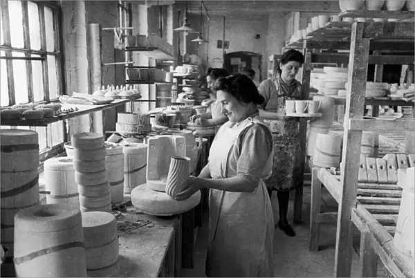 A group of female workers at the Minton China Works in Stoke On Trent