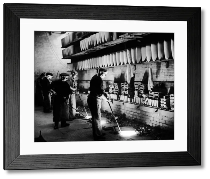 Framed Print : Steel workers at a fatory in Sheffield, December 1936 Framed Print : Steel workers at a fatory in Sheffield, December 1936
