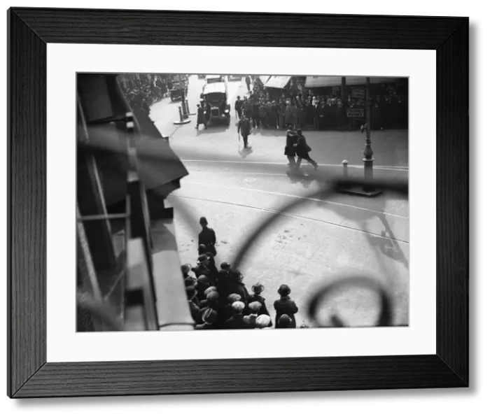 Framed Print : Scene at Hammersmith Broadway on the 10th day of the General Strike Framed Print : Scene at Hammersmith Broadway on the 10th day of the General Strike