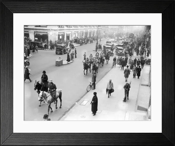 Framed Print : General scene in Oxford Street on the 9th day of the General Strike Framed Print : General scene in Oxford Street on the 9th day of the General Strike