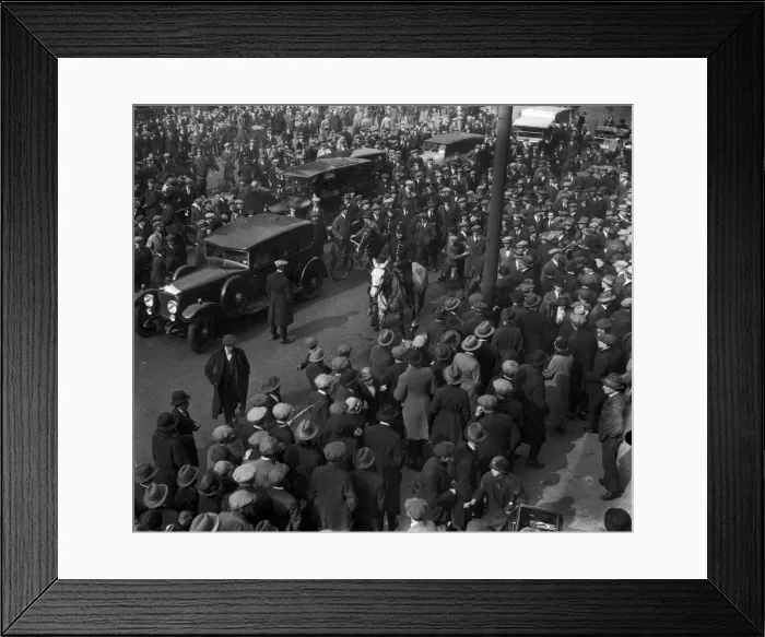 Framed Print : Mounted police direct pedestrians in London, on the 10th day of the General Strike Framed Print : Mounted police direct pedestrians in London, on the 10th day of the General Strike