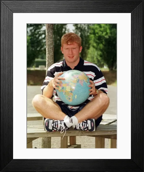 : England footballer Paul Scholes point out Romania on Globe : England footballer Paul Scholes point out Romania on Globe